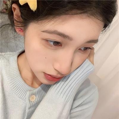 娇憨女郎